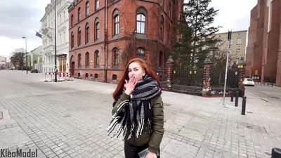 Herkese açık pikap: güzel kız bir iPhone için becerdin ve onu kedi içine boşalmak alır. CleoModel